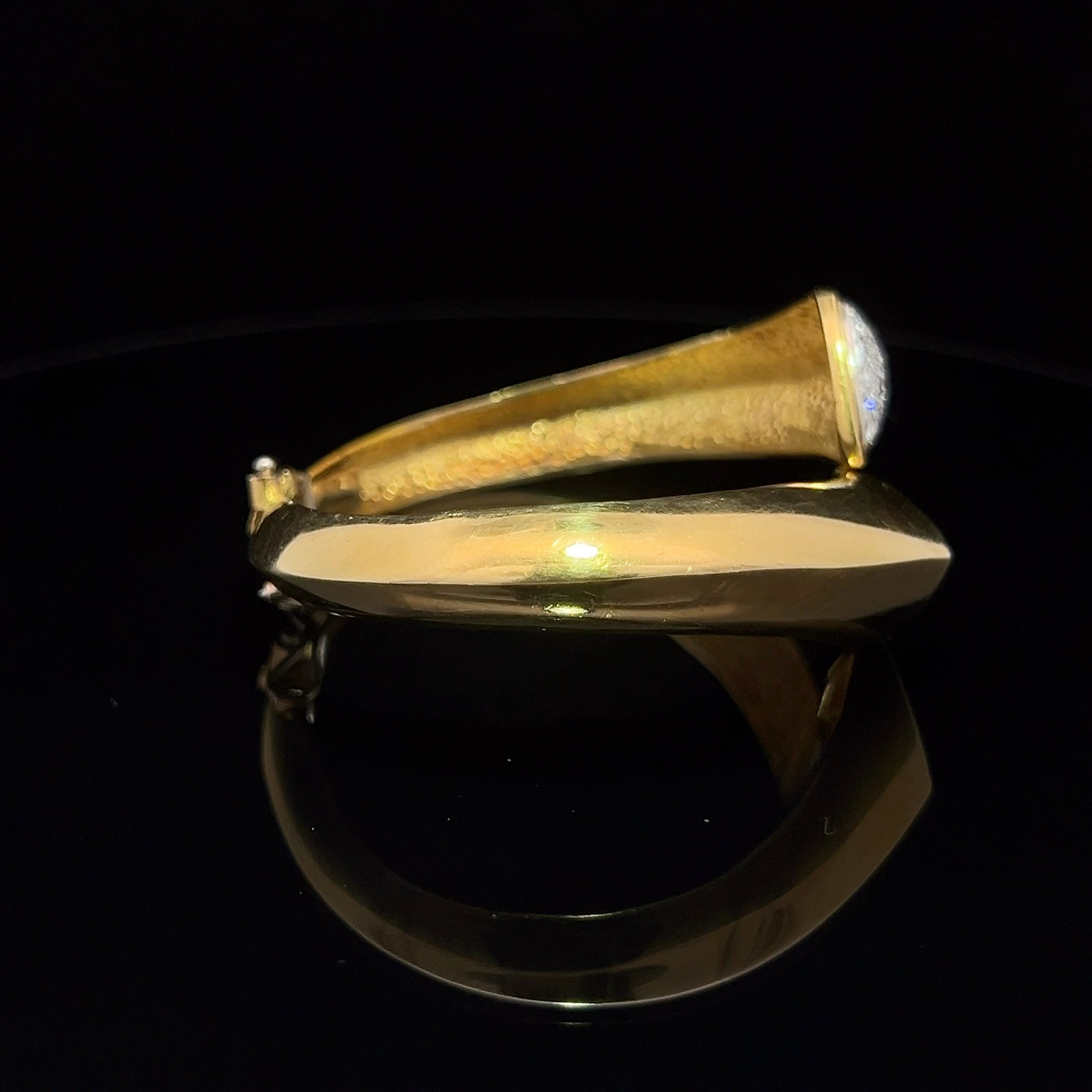 18 KARAT YELLOW GOLD AND DIAMOND BRACELET