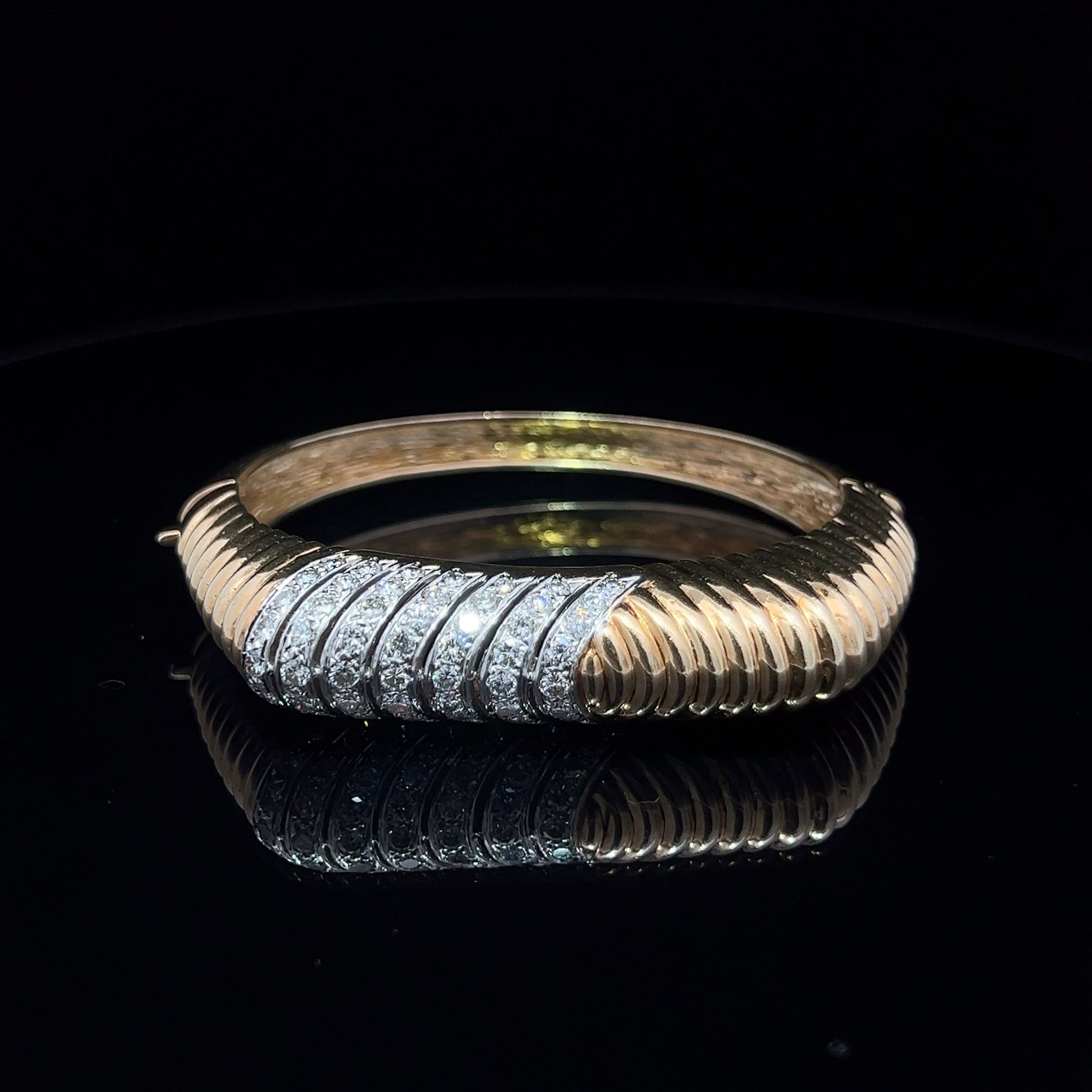 ESTATE 14 KARAT YELLOW GOLD DIAMOND BRACELET