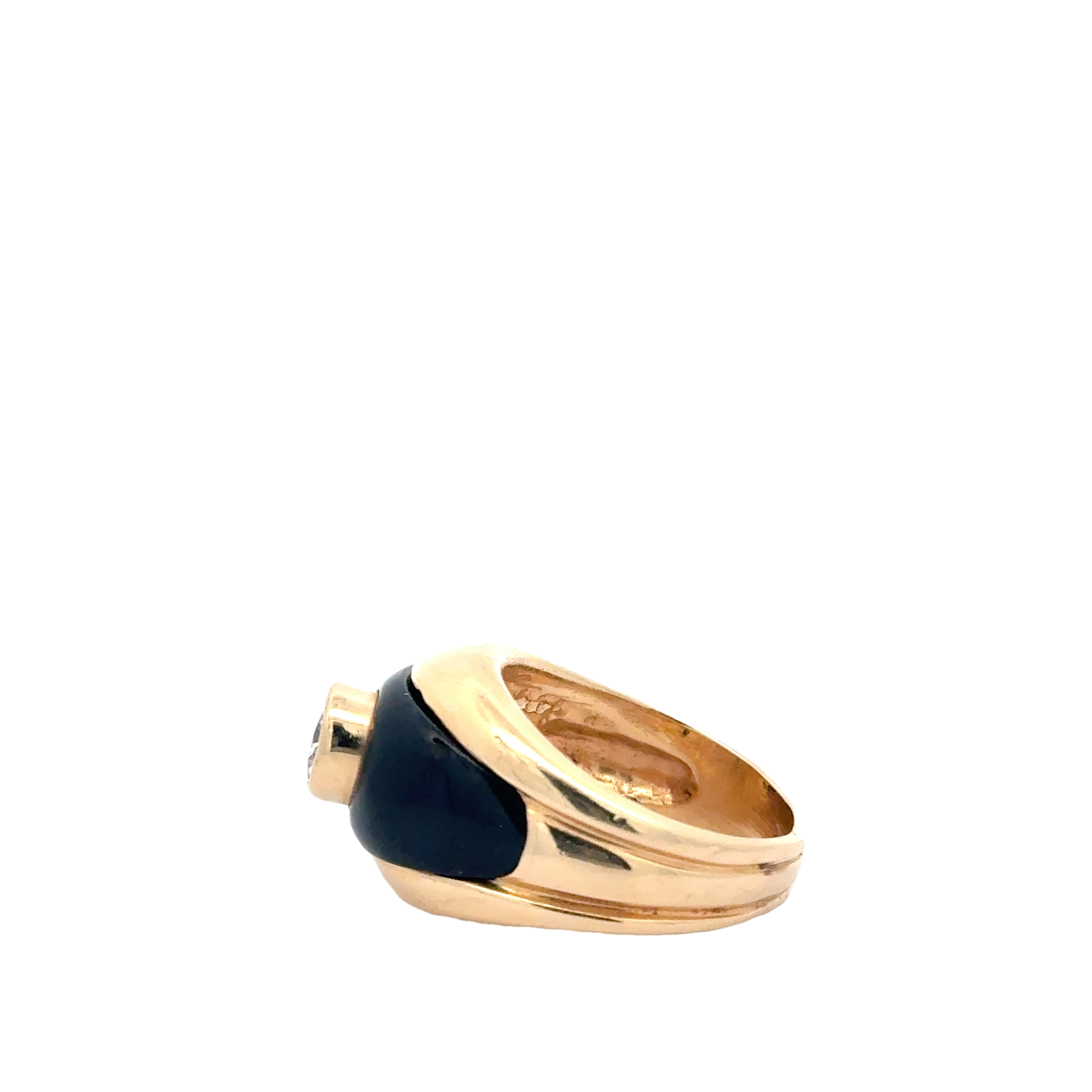 14 KARAT YELLOW GOLD DIAMOND AND ONYX RING