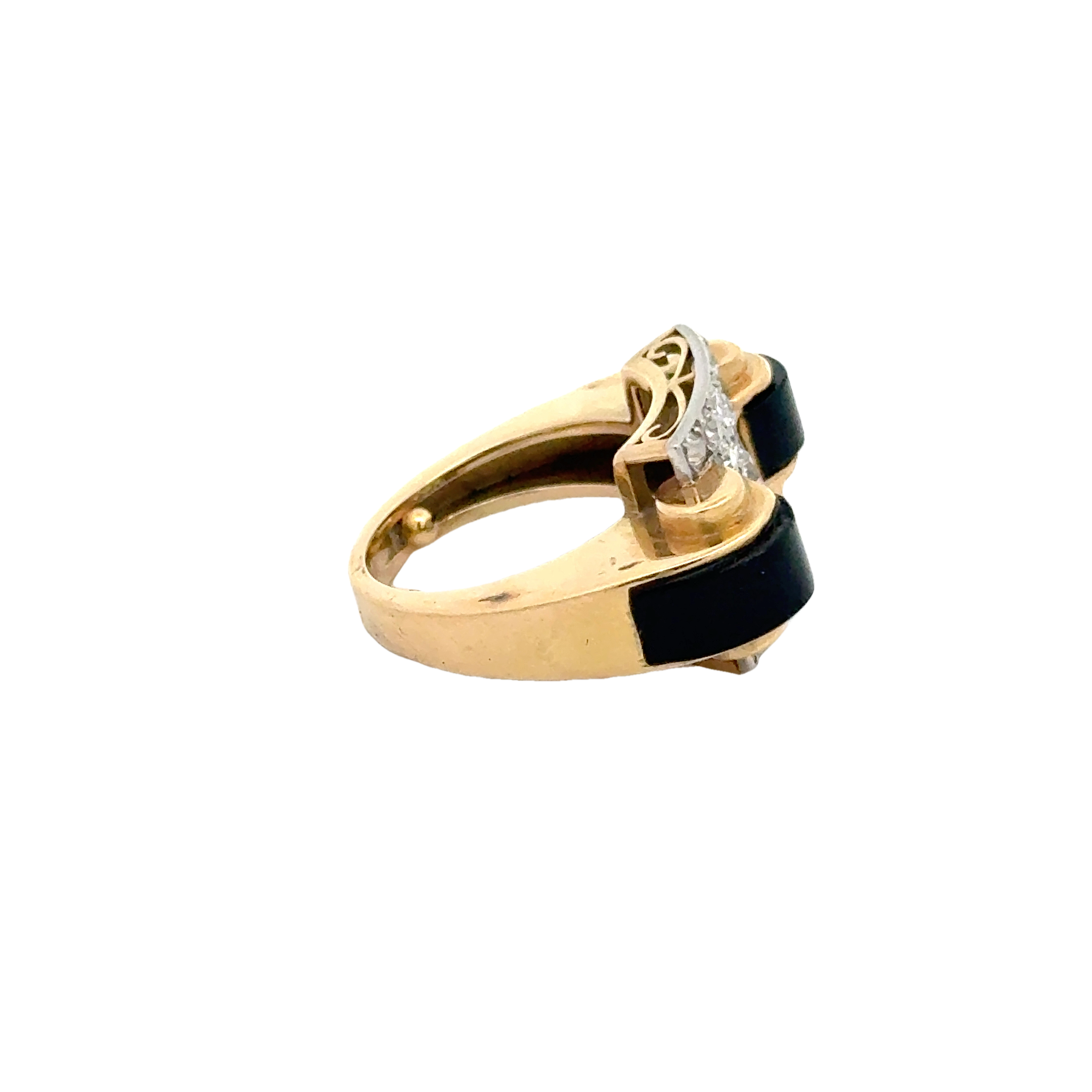 18 KARAT GOLD, PLATINUM DIAMOND AND ONYX VINTAGE RING