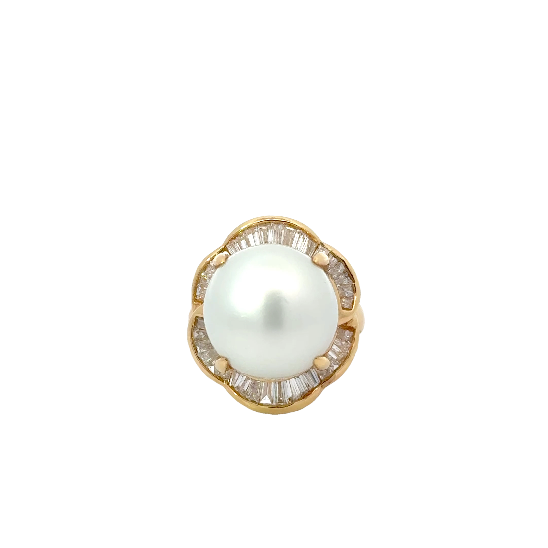 18 KARAT YELLOW GOLD SOUTH SEA PEARL AND DIAMOND RING