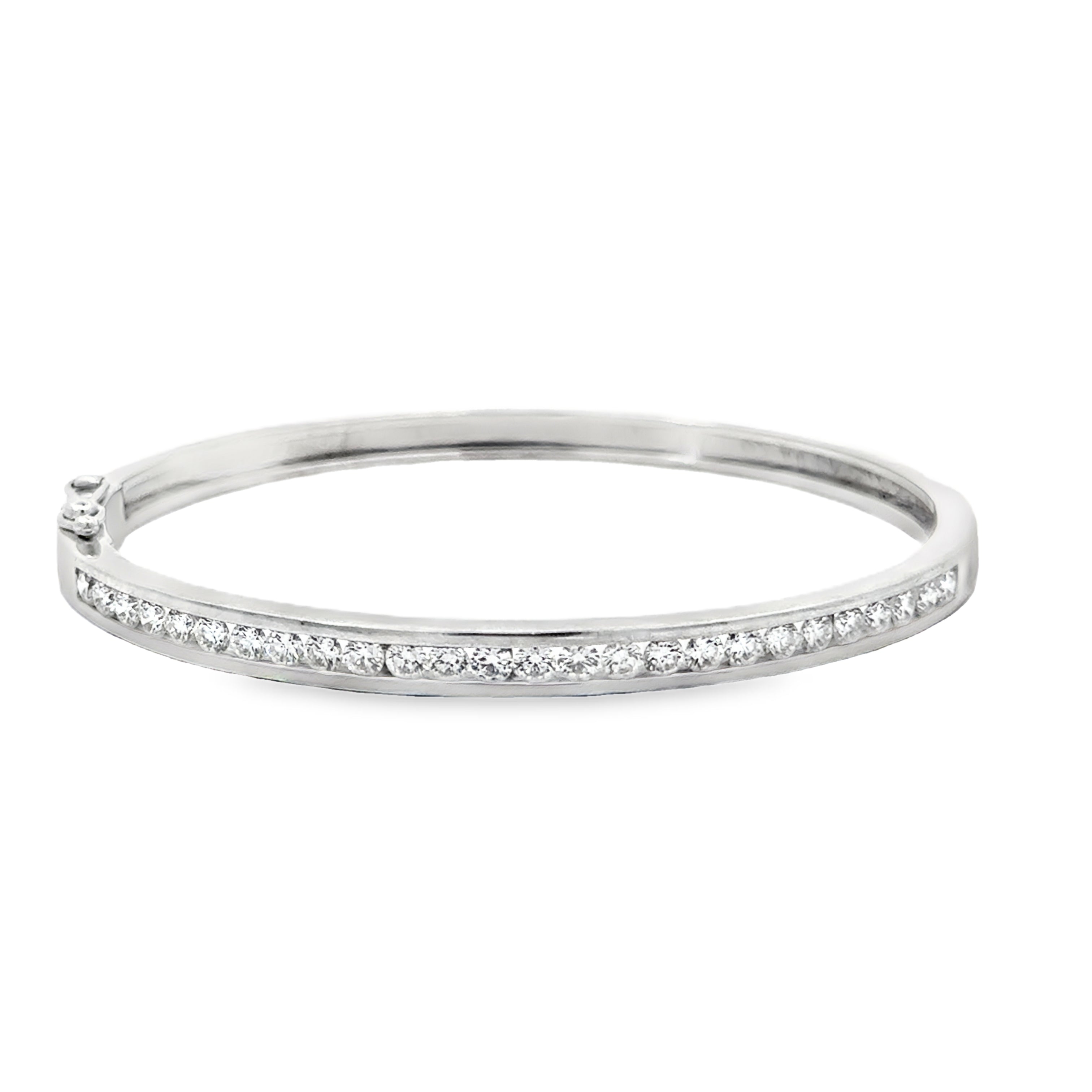 18 KARAT WHITE GOLD DIAMOND BANGLE