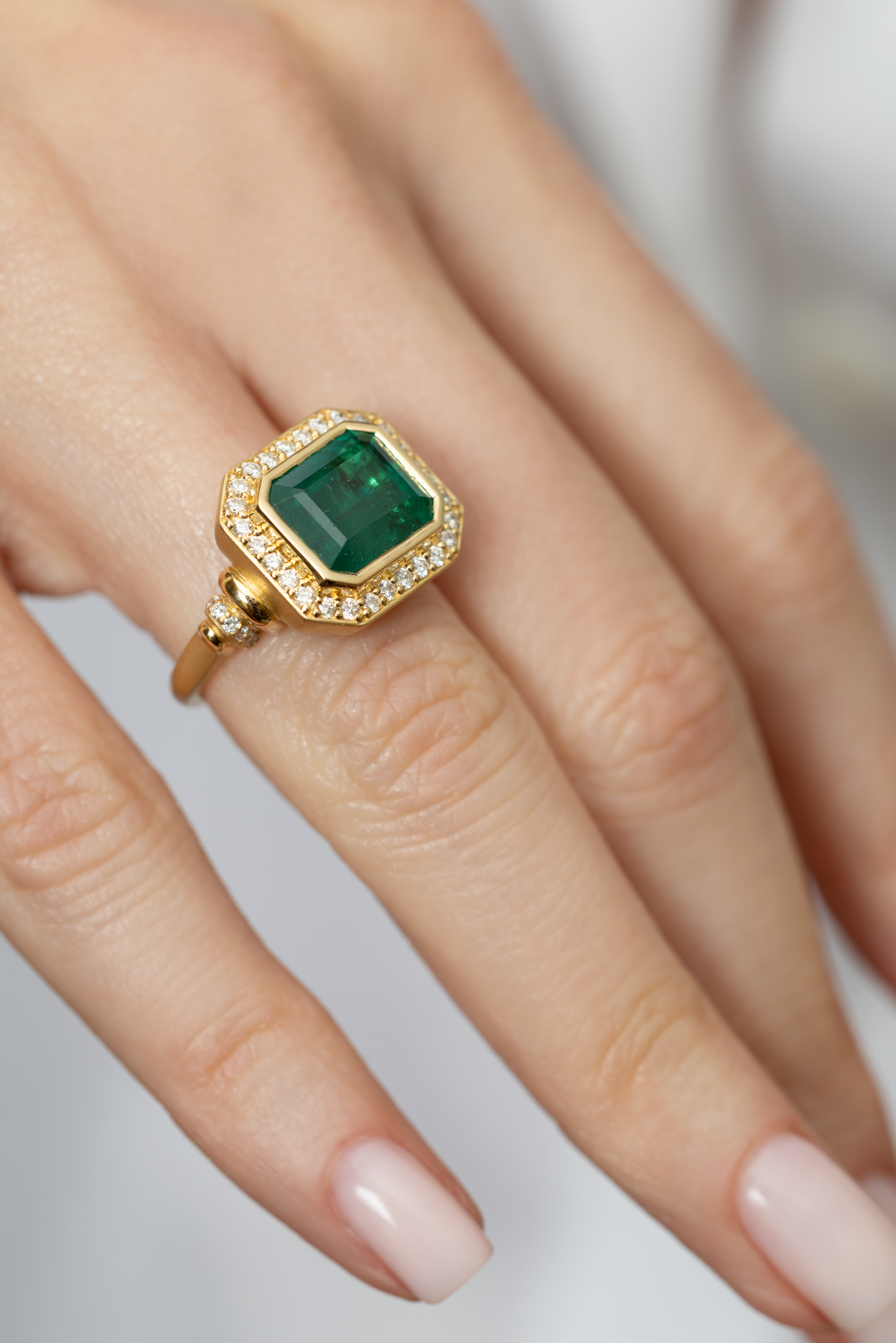 6.04 CT EMERALD 18K GOLD EAST-WEST RING