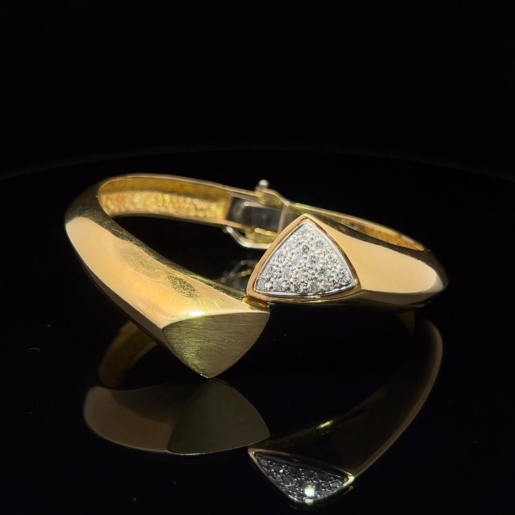 18 KARAT YELLOW GOLD AND DIAMOND BRACELET