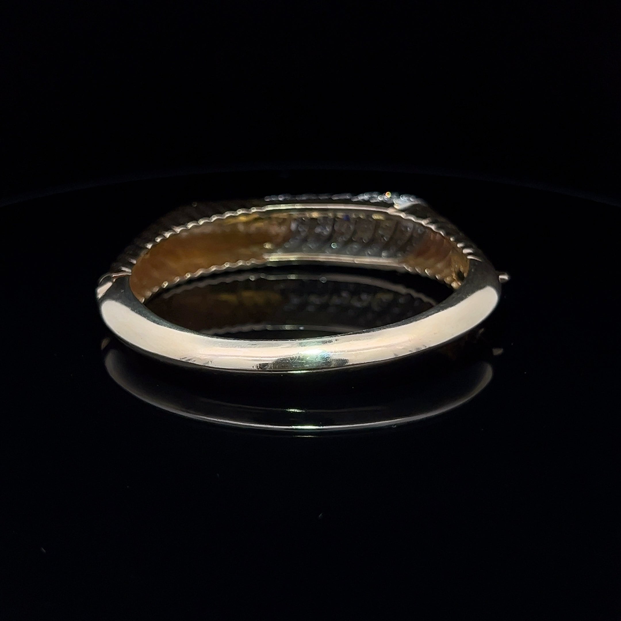 ESTATE 14 KARAT YELLOW GOLD DIAMOND BRACELET