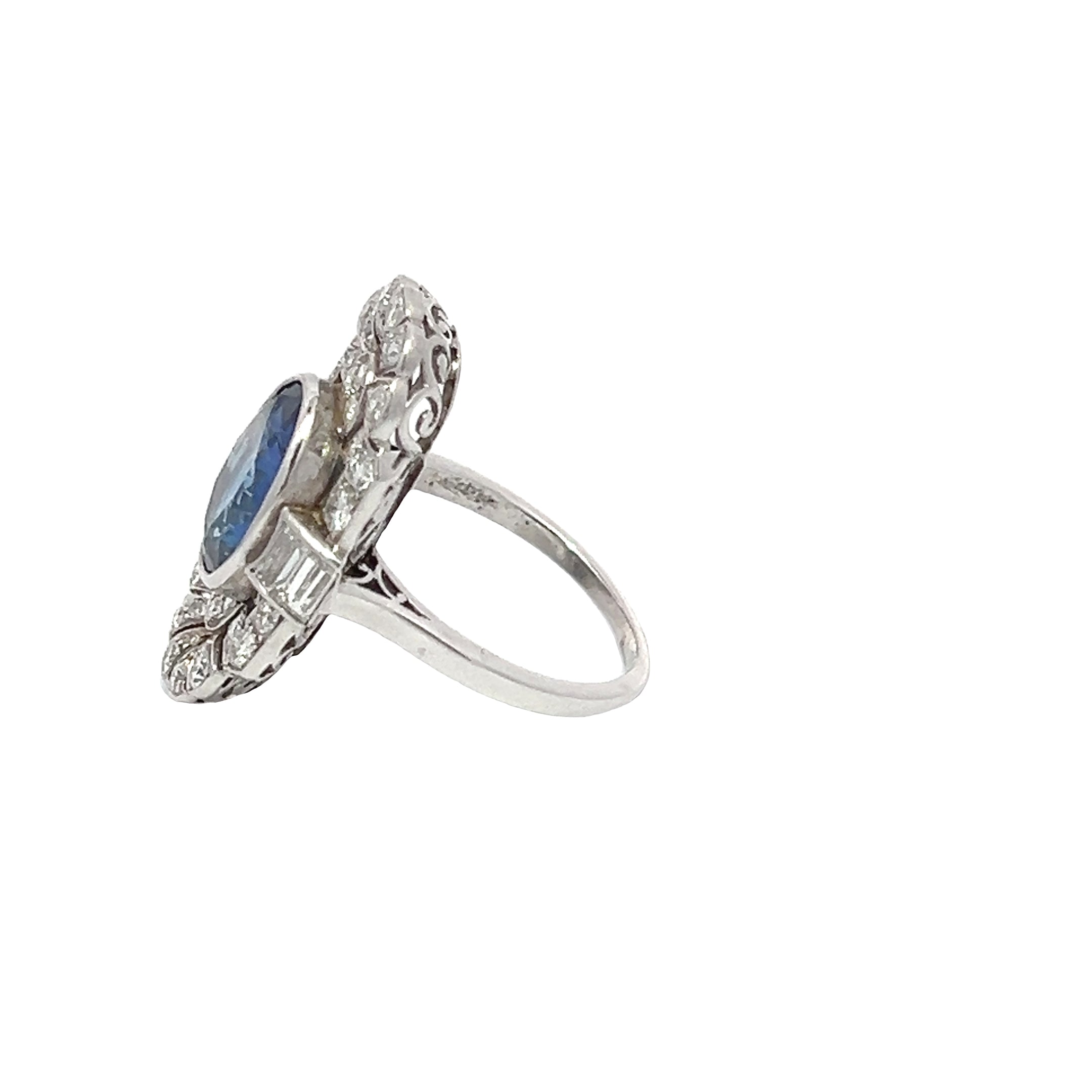 ART DECO SAPPHIRE AND DIAMOND RING