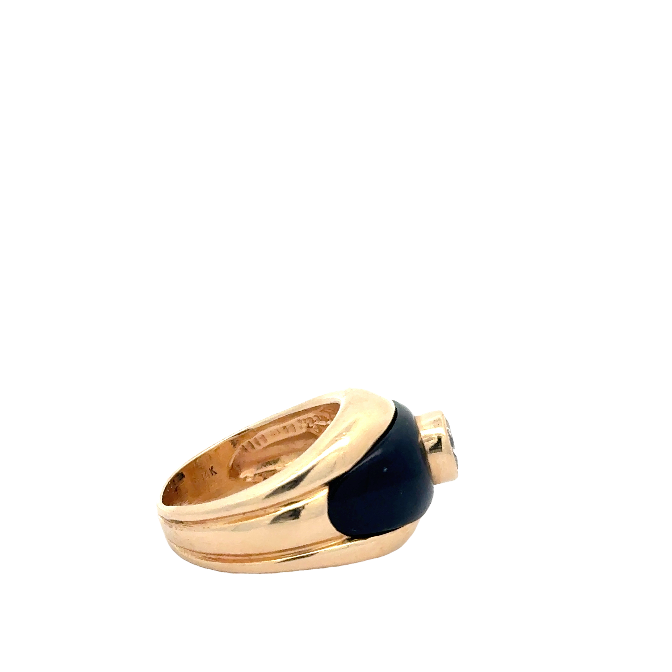 14 KARAT YELLOW GOLD DIAMOND AND ONYX RING