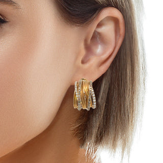 18 KARAT YELLOW GOLD AND DIAMOND EARRINGS