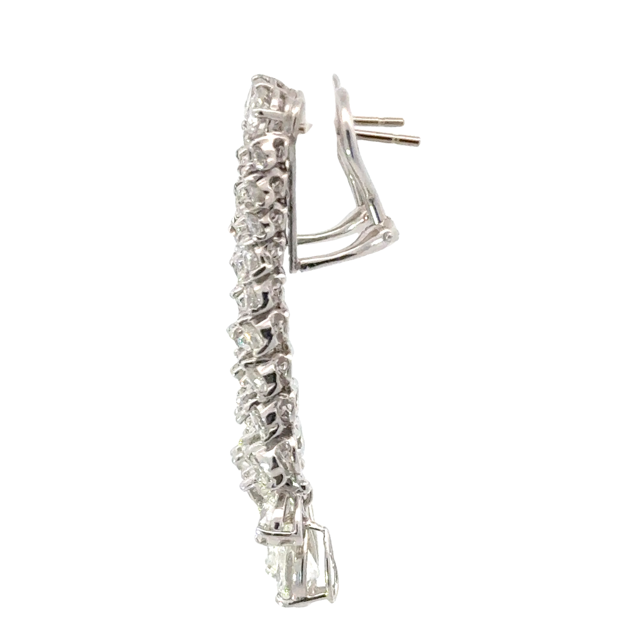 18 KARAT WHITE GOLD AND DIAMOND DROP EARRINGS