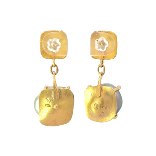 22 KARAT YELLOW GOLD AND CULTURED PEARL EARRINGS