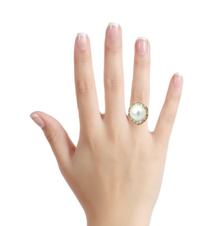 18 KARAT YELLOW GOLD SOUTH SEA PEARL AND DIAMOND RING