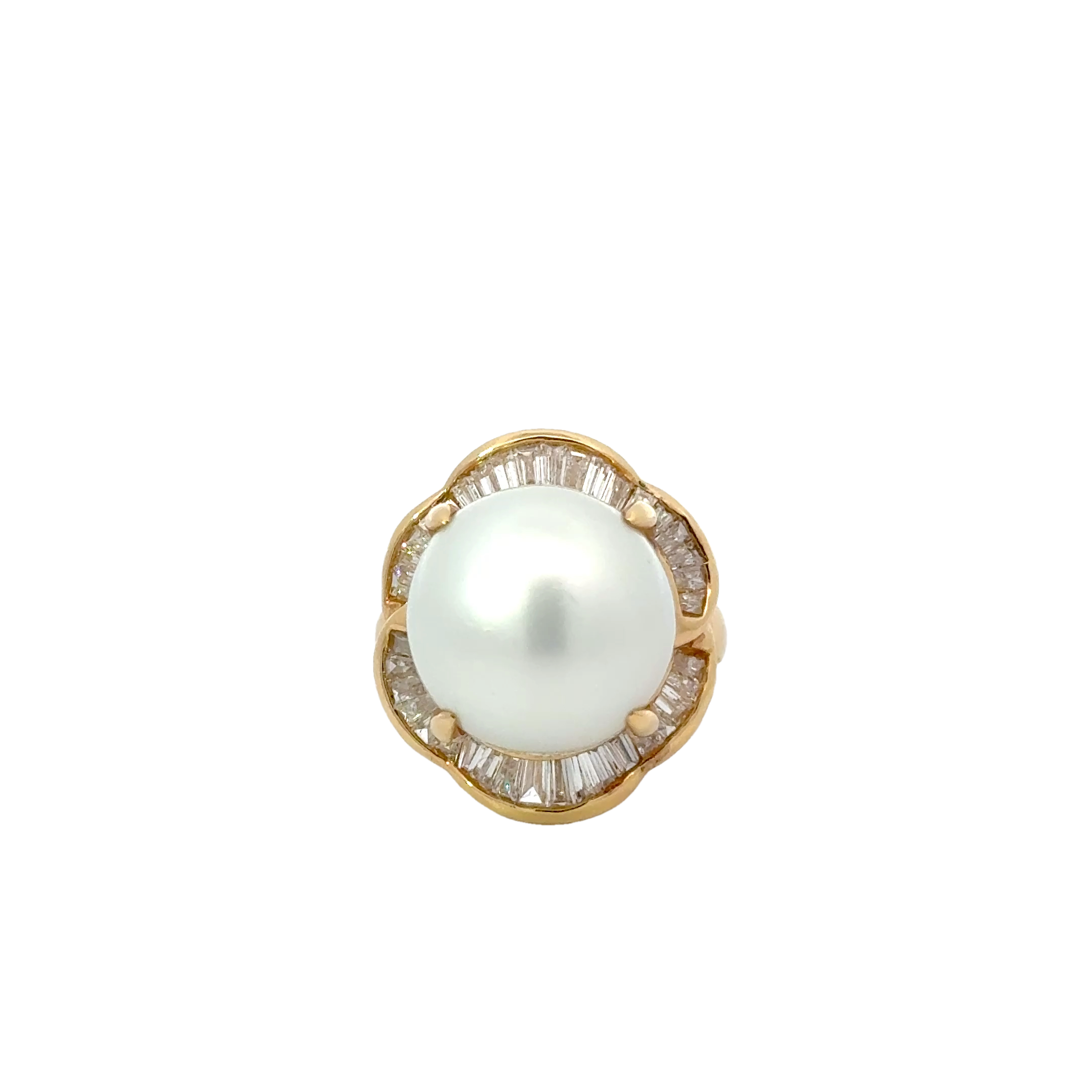 18 KARAT YELLOW GOLD SOUTH SEA PEARL AND DIAMOND RING