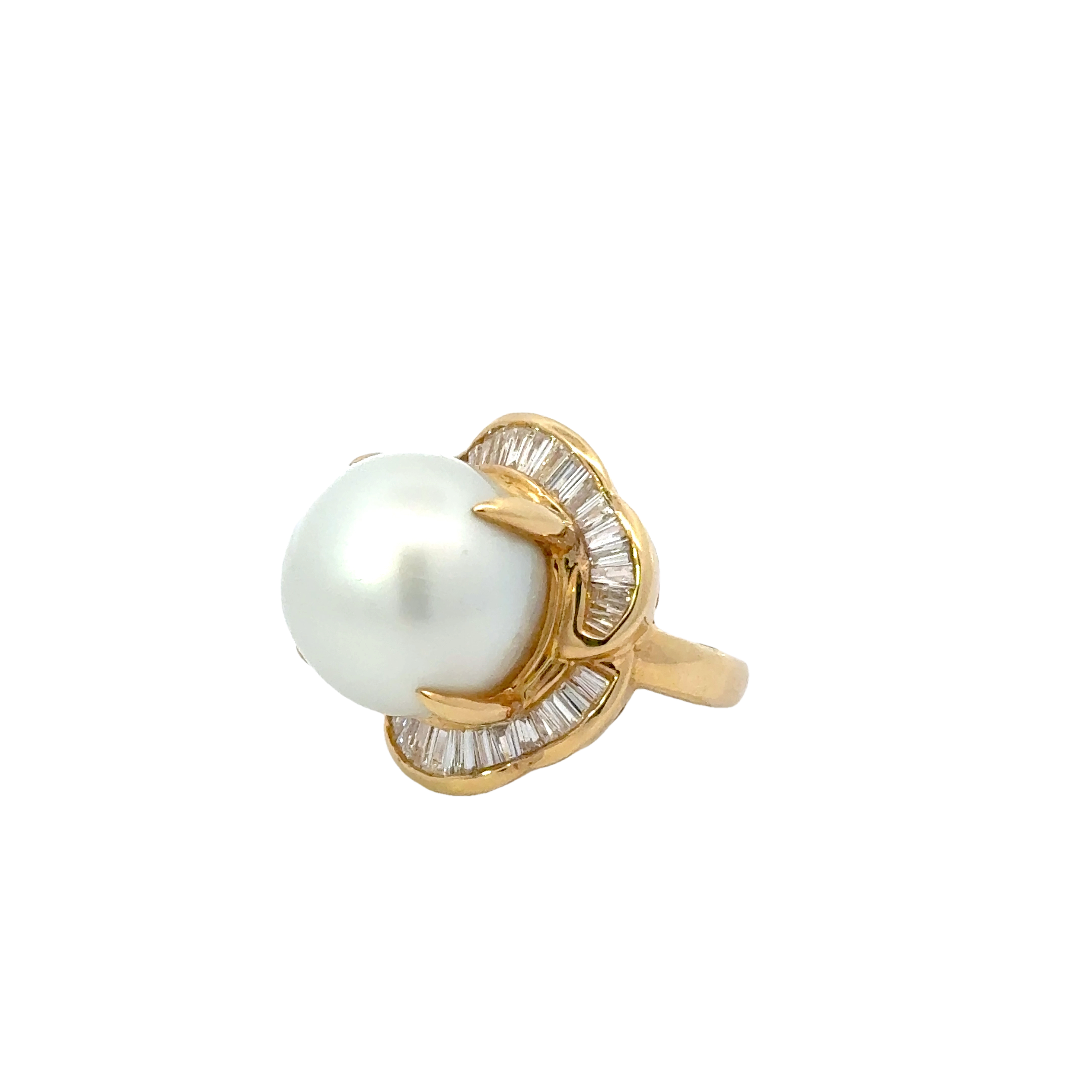 18 KARAT YELLOW GOLD SOUTH SEA PEARL AND DIAMOND RING