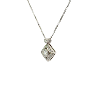 DIAMOND AND PLATINUM NECKLACE