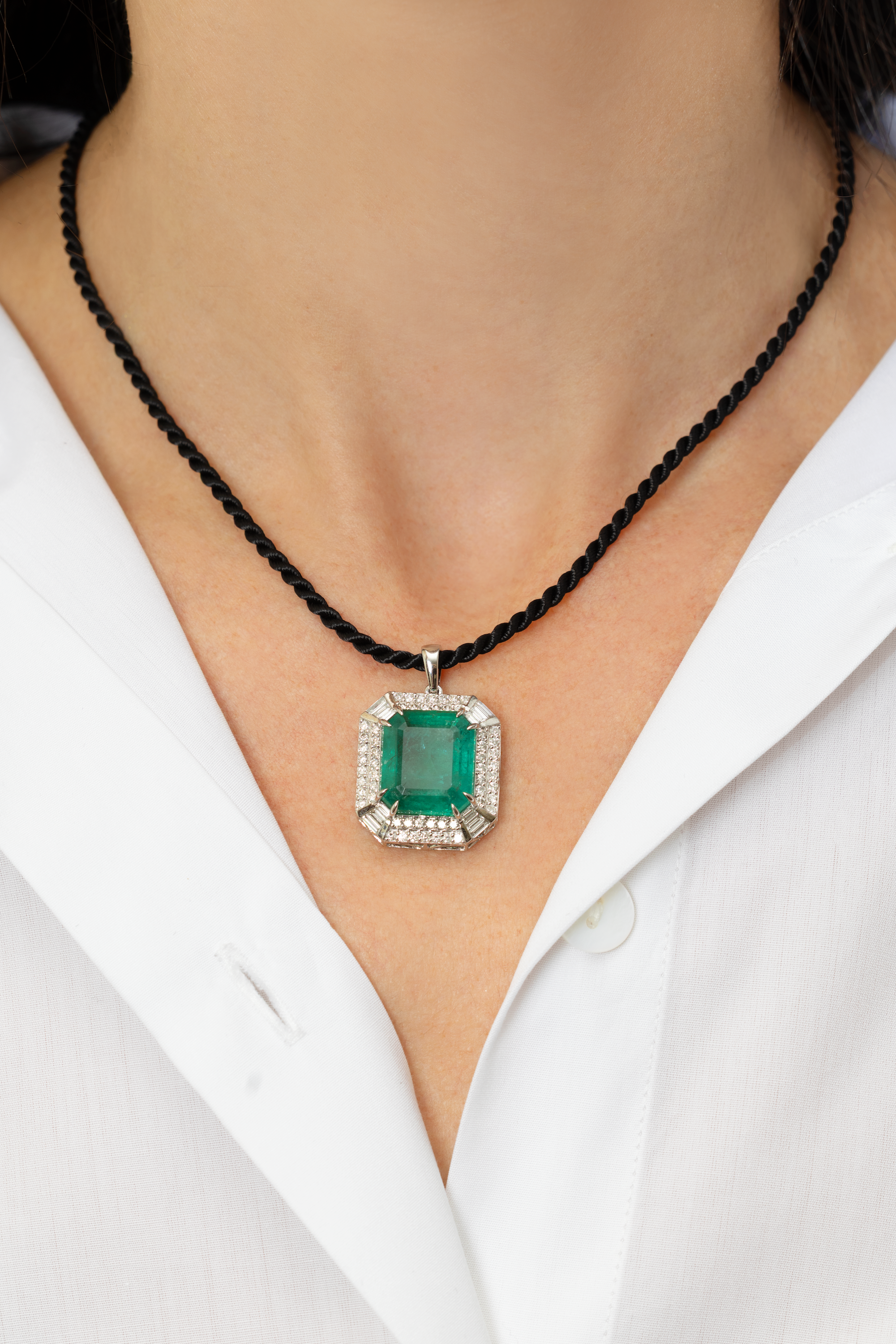 12.65 CARAT EMERALD 18K GOLD PENDANT