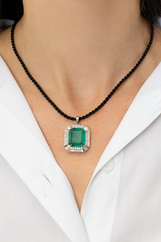 12.65 CARAT EMERALD 18K GOLD PENDANT
