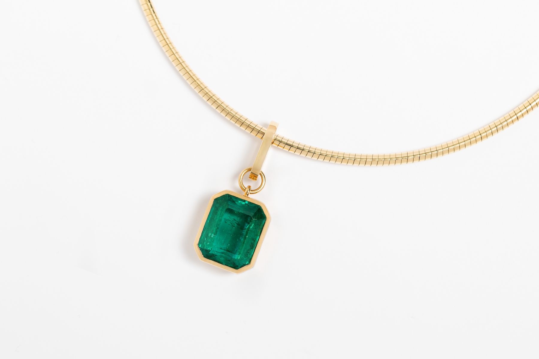 EMERALD CUT BEZEL PENDANT
