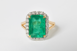 4.75ct EMERALD 18 KARAT SOLITAIRE RING