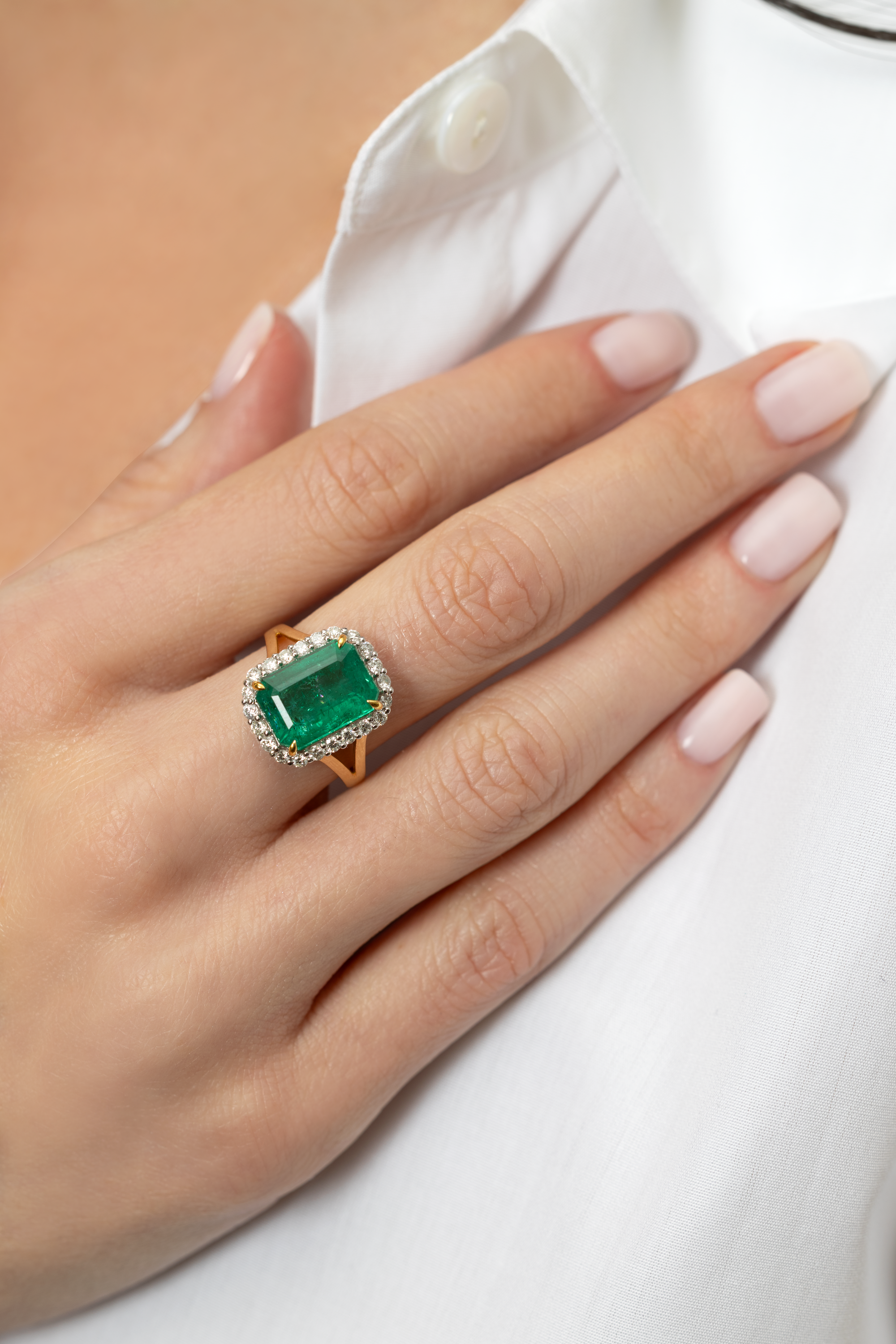 4.75ct EMERALD 18 KARAT SOLITAIRE RING