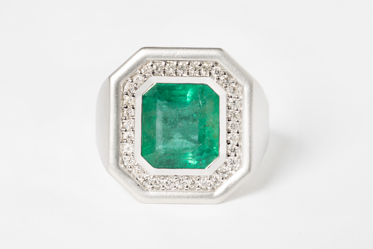 4.05 EMERALD AND DIAMOND SIGNET RING