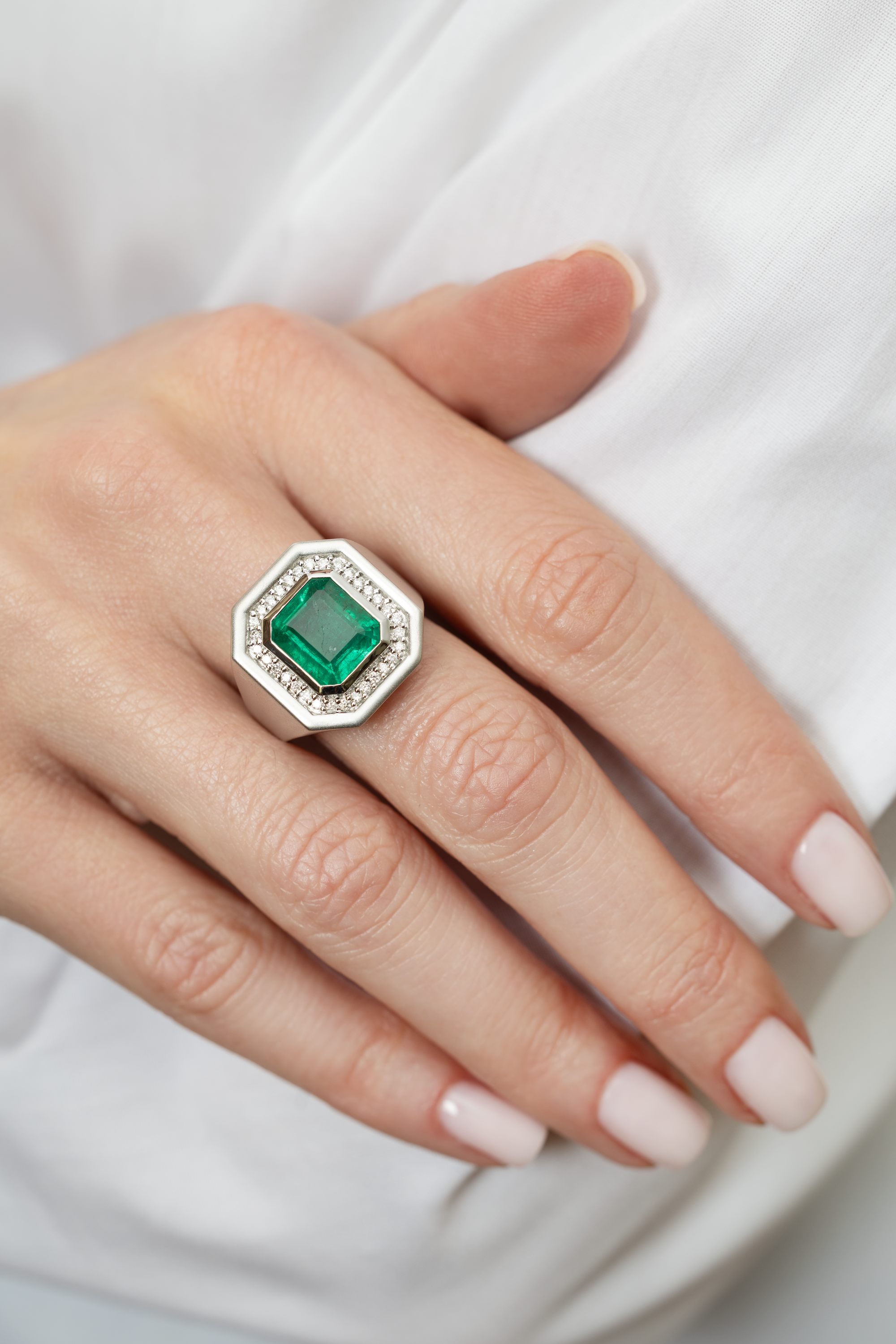 4.05 EMERALD AND DIAMOND SIGNET RING