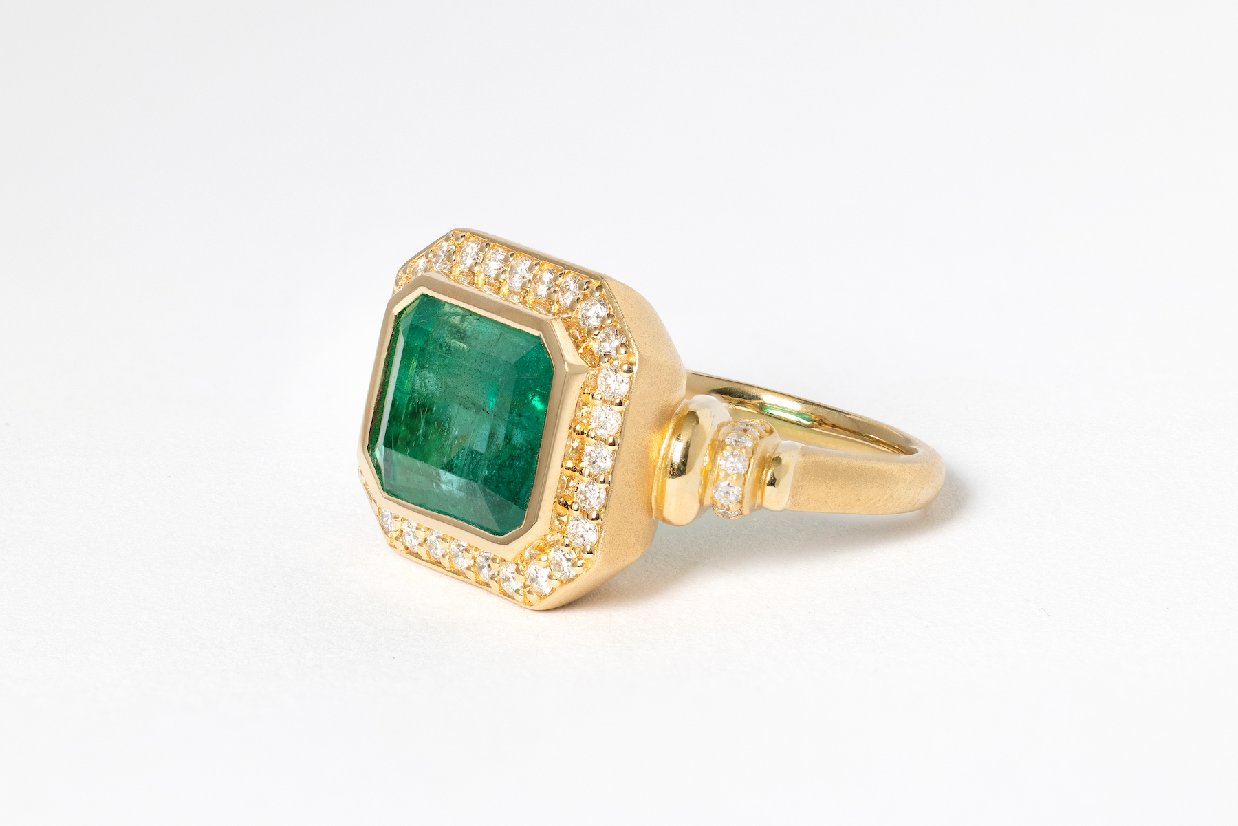 6.04 CT EMERALD 18K GOLD EAST-WEST RING