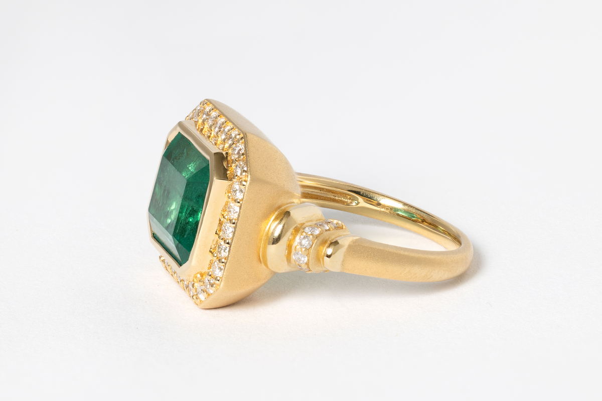 6.04 CT EMERALD 18K GOLD EAST-WEST RING