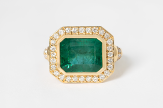 6.04 CT EMERALD 18K GOLD EAST-WEST RING