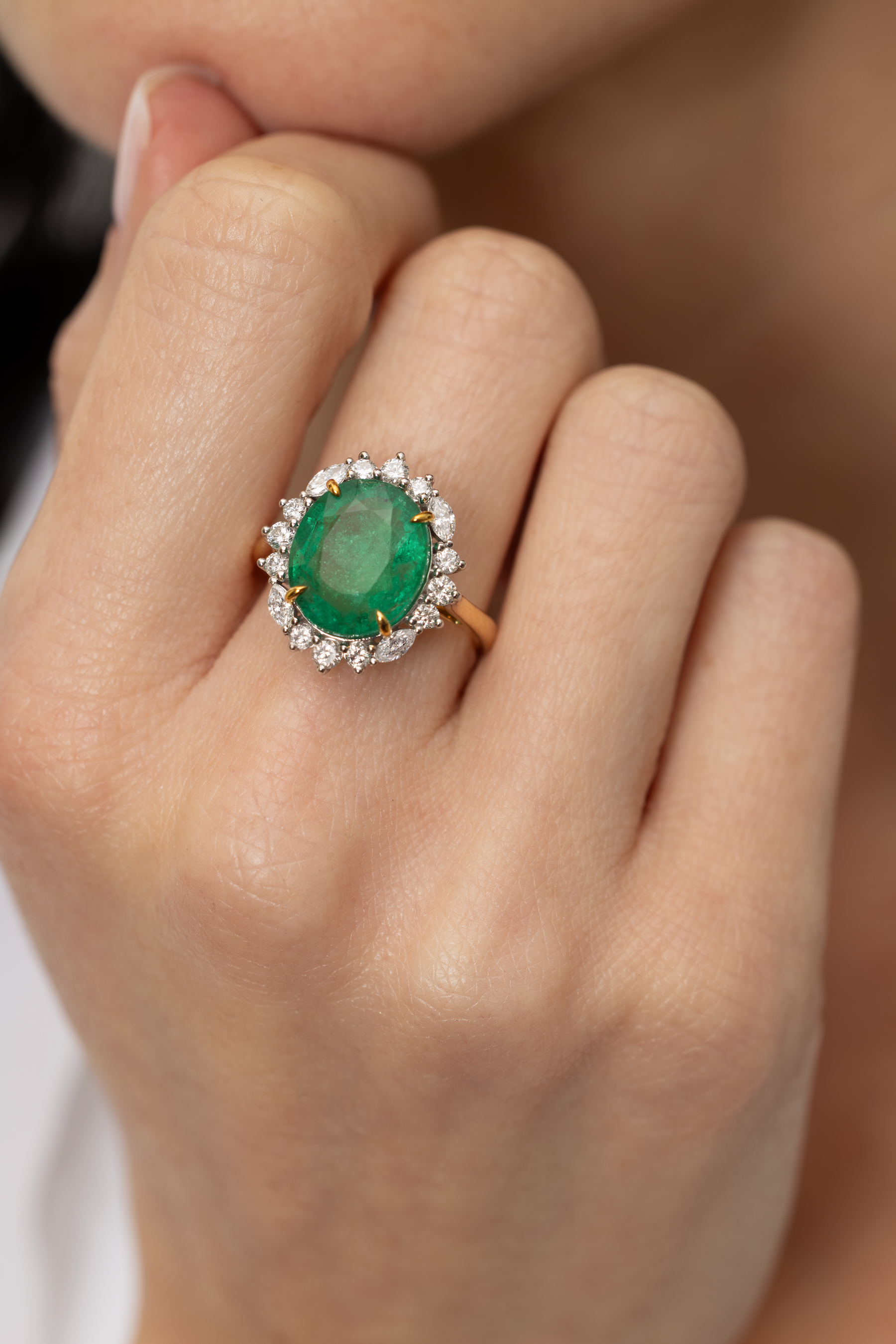 5.75 CT EMERALD COCKTAIL RING